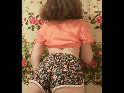 ❤️ Keçika ciwan a seksî li ber kamerayê kurtanên xwe ji xwe dike ❤️ Sluts li me ☑