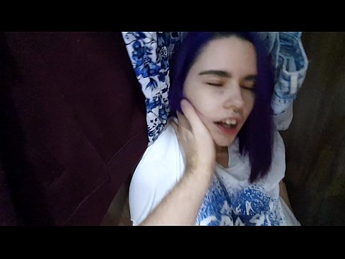 ❤️ Xwişka min di dolabê de dît û alîkariya wê kir ❤️ Sluts li me ☑